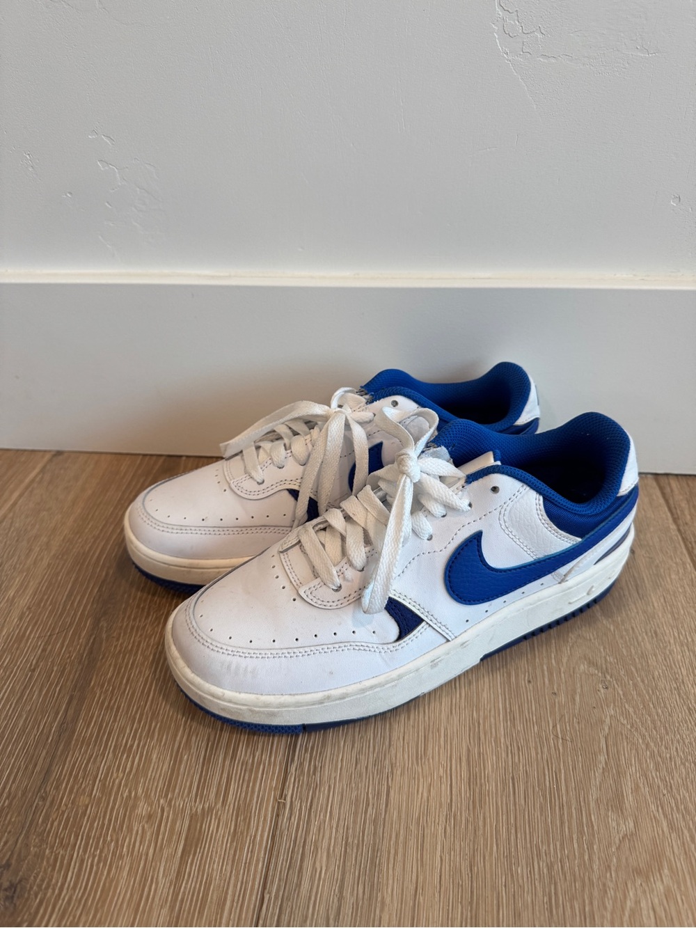 Nike Kids White and Royal Blue Low-Top Sneakers